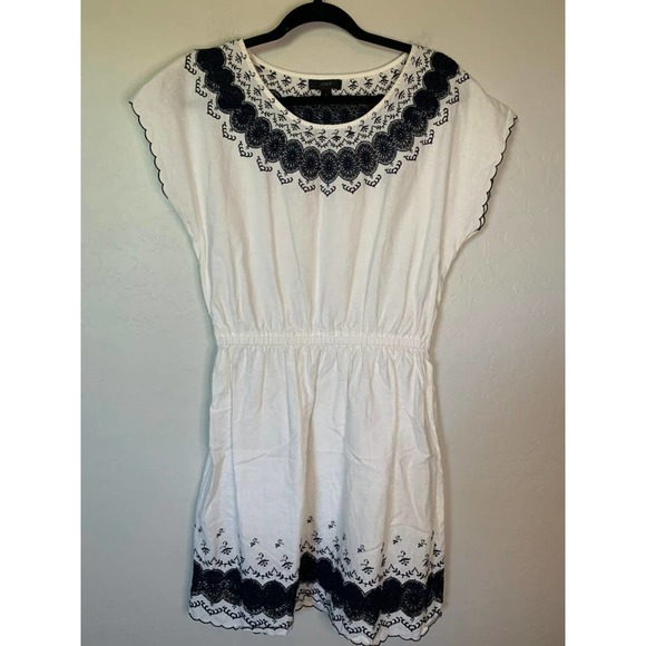 J.CREW Dresses & Skirts - NEW J. Crew | White and Navy Embroidered Scalloped Dress Size 6